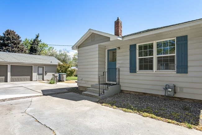 Building Photo - 3-Bed 2-Bath Home with Detached Studio Apartment!