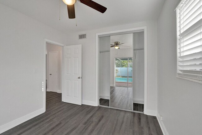Building Photo - Beautiful 3 bedroom 2 bath Home in Miramar...