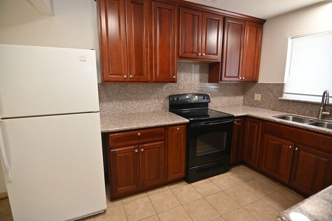 Building Photo - Central Santa Clara Location, 3/2 with AC