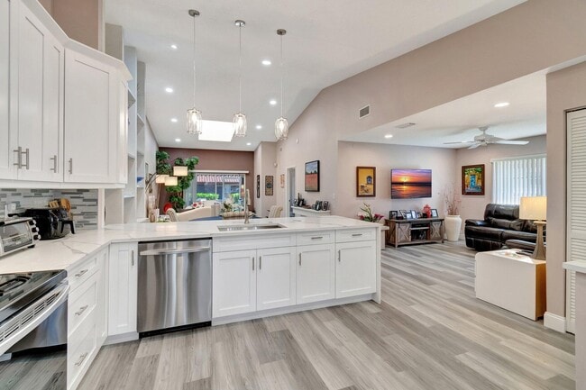 Building Photo - 6100 Waldwick Cir