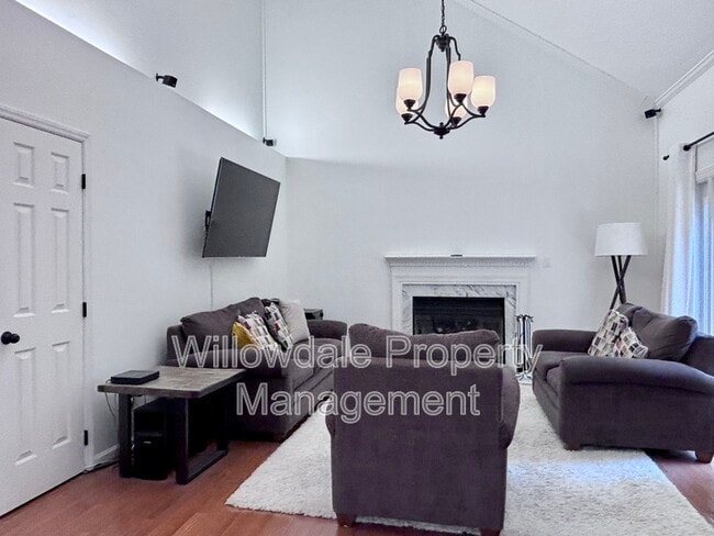 Building Photo - 305 Silvercliff Trail