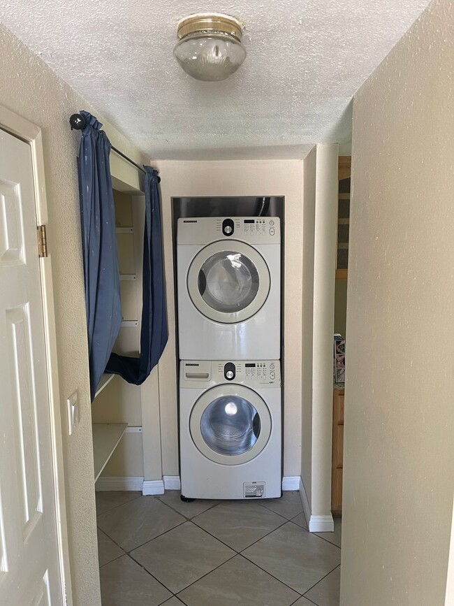 Building Photo - 2 rooms 1 bath house for rent in South San Diego