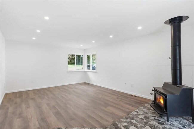 Building Photo - 40 Oak Hill Terrace