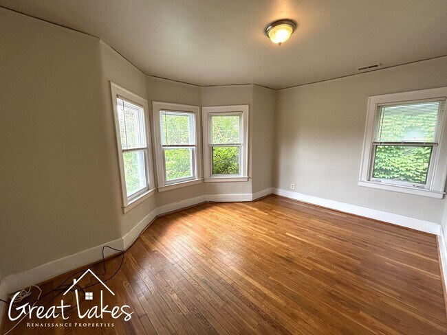 Building Photo - 2531 Pingree St