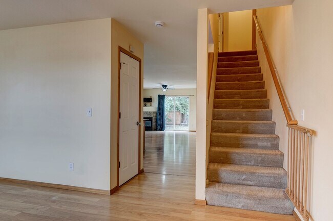 Building Photo - 3-bedroom, 2.5-bathroom Pet Friendly Home