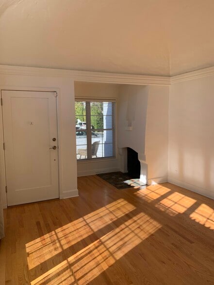 Decorative Fireplace - 848 N Kilkea Dr