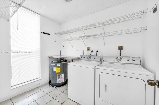 Building Photo - 2821 SW 87th Ave