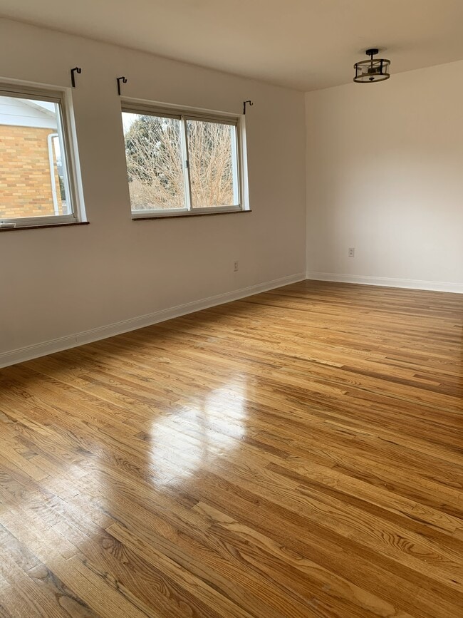 Building Photo - 5073 Grosse Pointe Ln