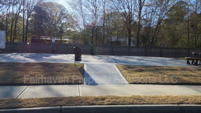 Building Photo - 1050 Paddington Dr