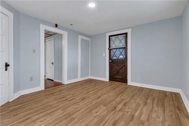 Building Photo - 244 Paradis Ave