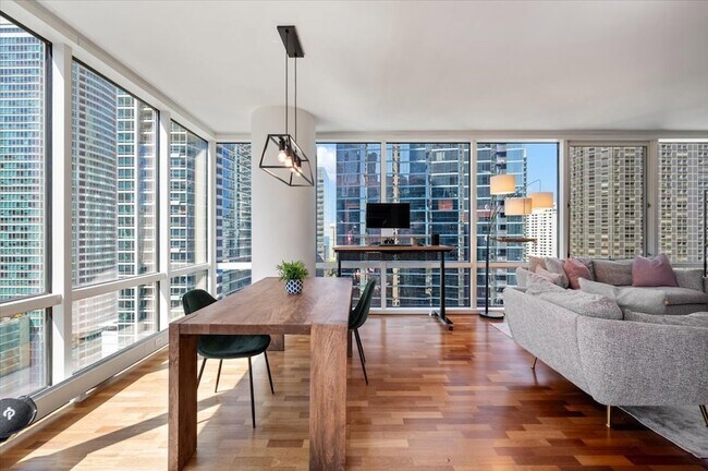 Building Photo - 505 N McClurg Ct