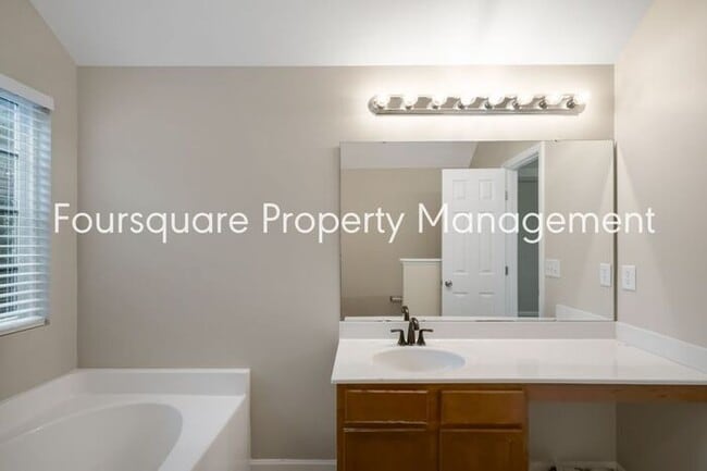 Building Photo - 4-Bed Single Family Home with Open Layout,...