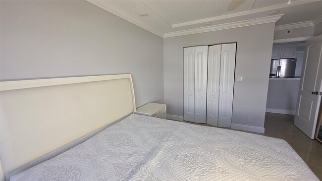 Building Photo - 200 S Birch Rd