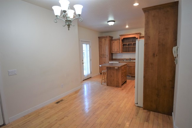Building Photo - 1040 N 130 W