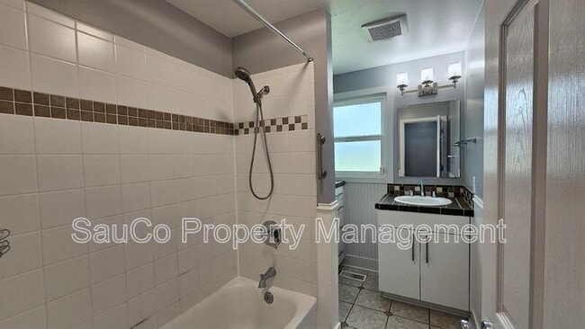 Building Photo - 6770 SW Princess Ave