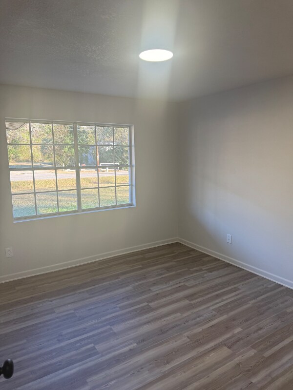 Building Photo - 910 Moran St