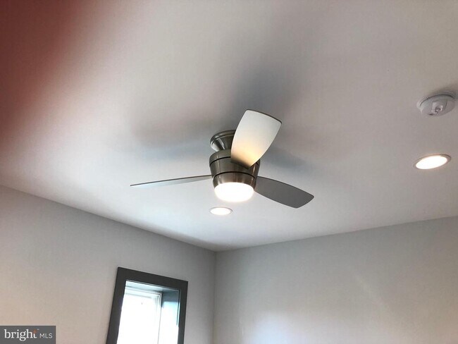 Building Photo - 1829 N Ringgold St