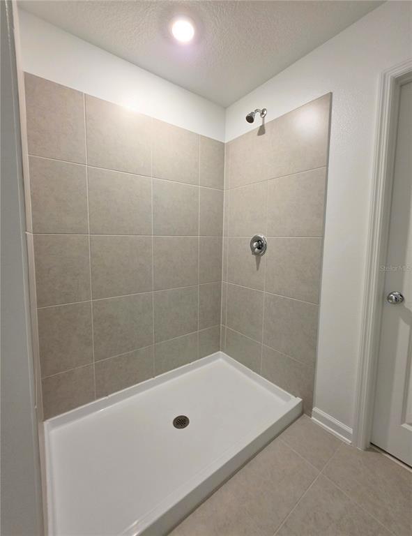 Building Photo - 5126 Magnolia Palm Dr