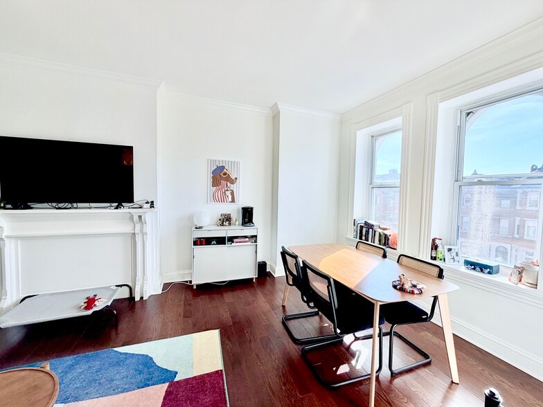 Building Photo - 2700 Saint Paul St