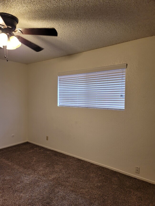 Building Photo - 930 N Indiana St