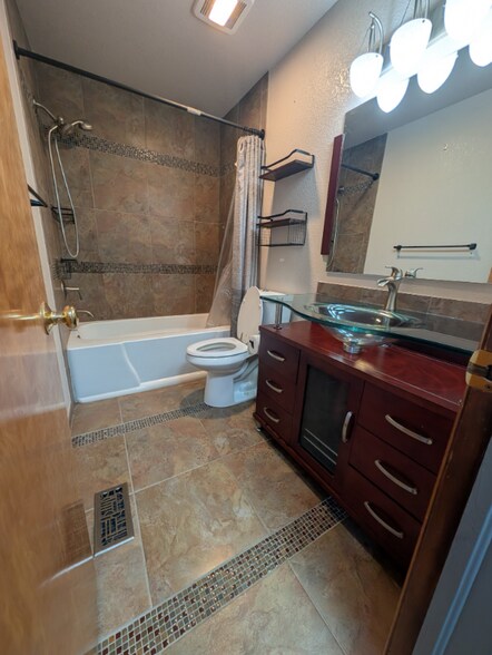 Building Photo - 4208 Stoneridge Dr