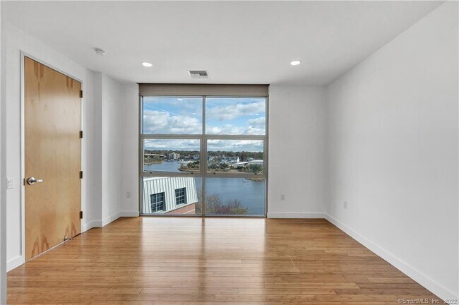 Building Photo - 33 N Water St