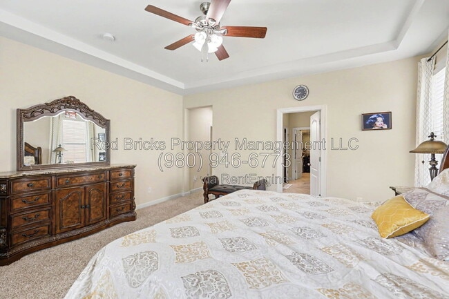 Building Photo - 747 Coralbell Way