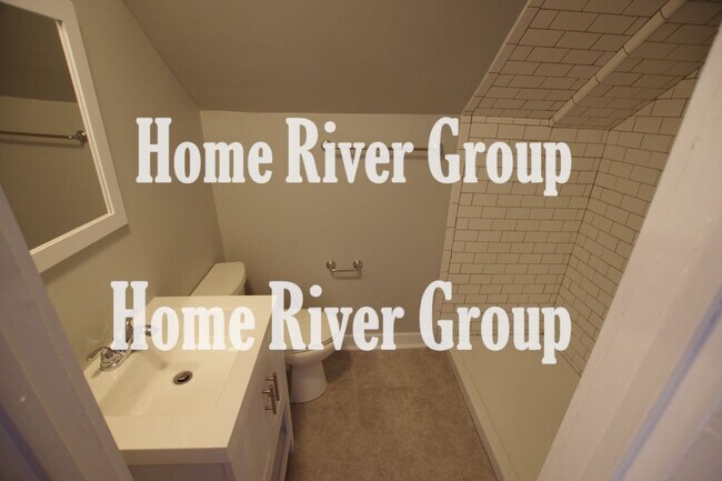 Building Photo - Hyde Park Carriage House 1  BR 1 BA