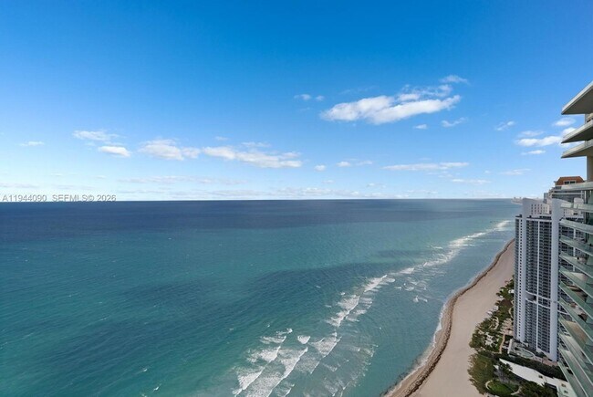 Building Photo - 18555 Collins Ave