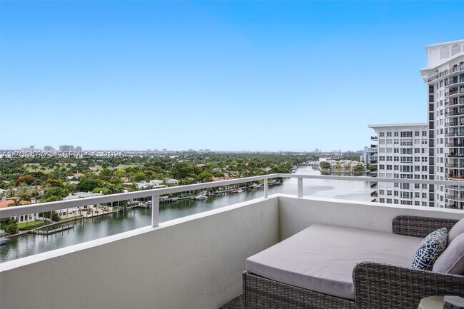 Building Photo - 5600 Collins Ave