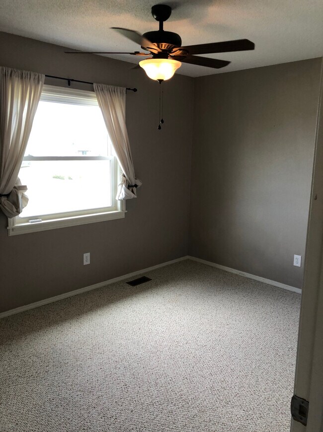 Building Photo - 10229 Halleys Way