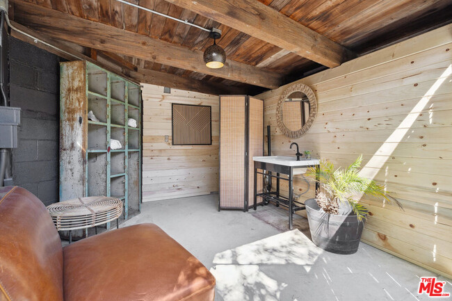 Building Photo - 583 California Trail