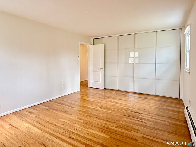Building Photo - 47 Fuller Dr