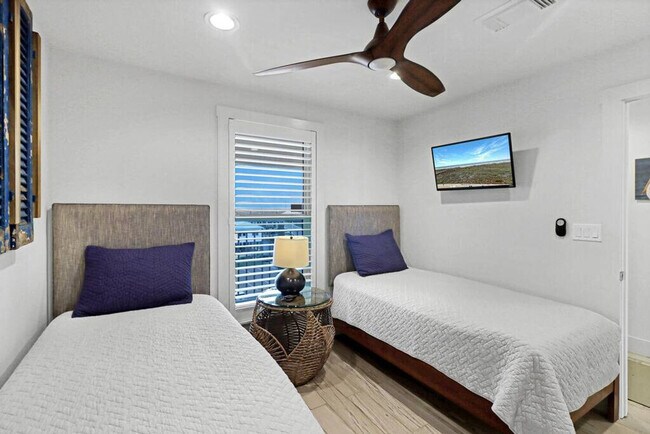 Building Photo - 28 Cut Off Rd