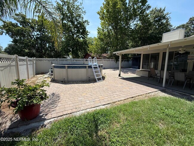 Building Photo - 10511 Tanglewilde Dr W