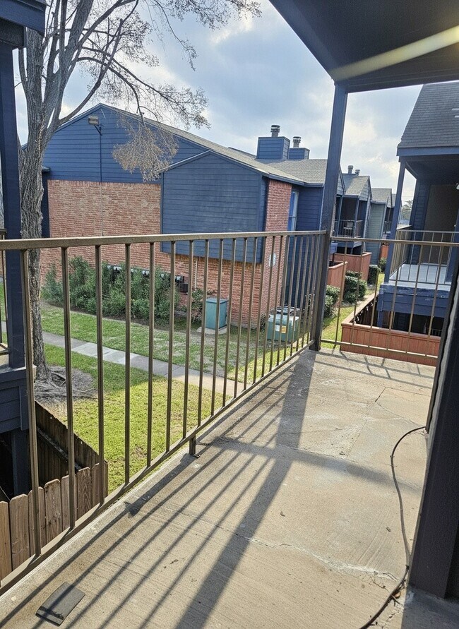 Building Photo - 13480 S Thorntree Dr