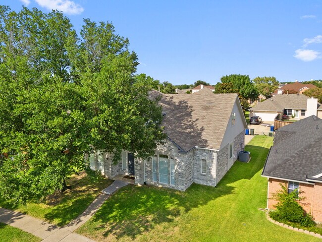 Building Photo - 2802 Briarbrook Ln