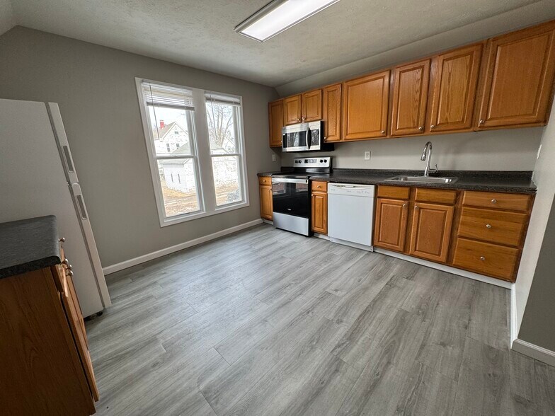 Building Photo - 310 E Mulberry St