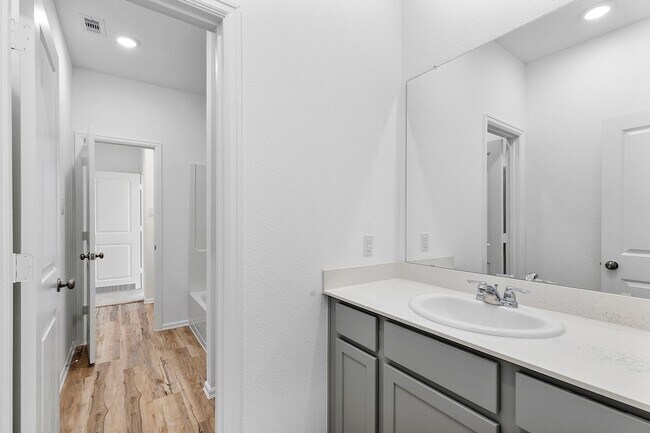 Building Photo - 31546 Beacon Cove Trl
