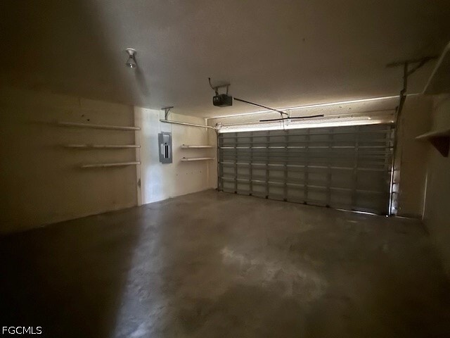 Building Photo - 450 Rathburn St