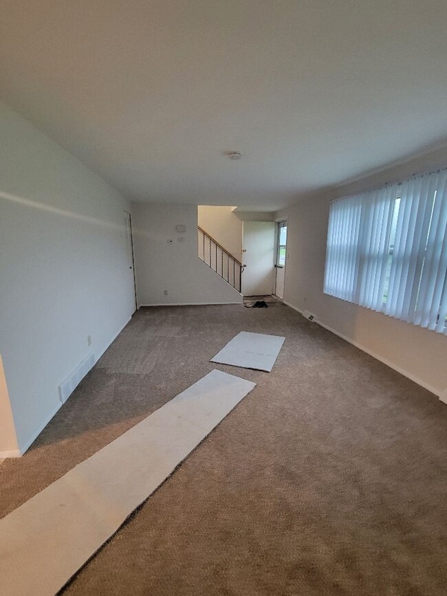 Building Photo - 618-18.5 Sunflower Dr