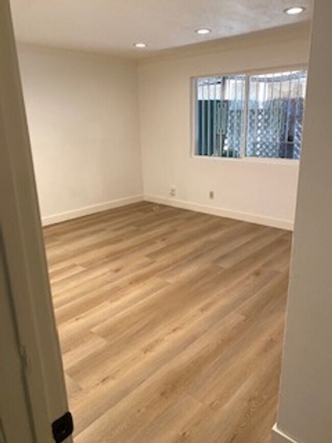 Building Photo - 730 N Eucalyptus Ave