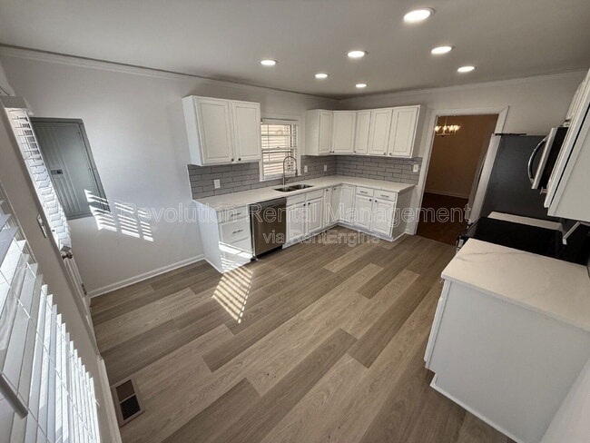 Building Photo - 2065 Cambridge Ave