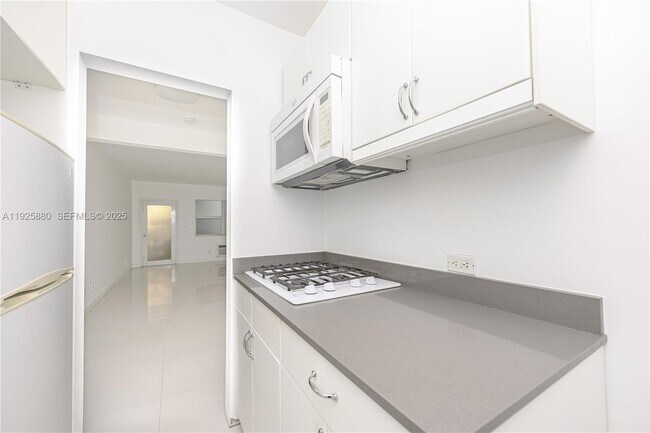 Building Photo - 6944 Byron Ave