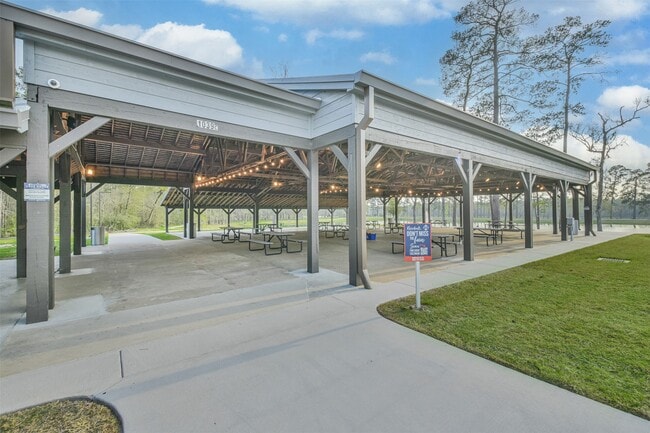 Building Photo - 678 Royal Arch Dr