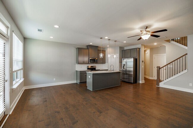 Building Photo - LEASING SPECIAL!! Townhome Available Now i...