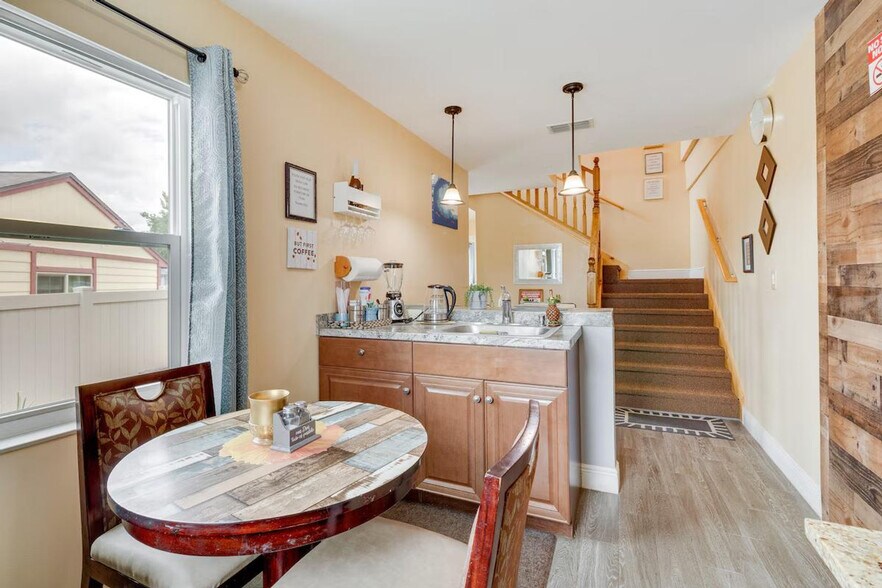 Building Photo - 7232 Lazy Hill Dr