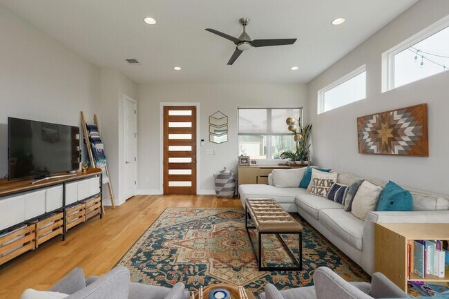 Building Photo - 7013 Boyle Dr