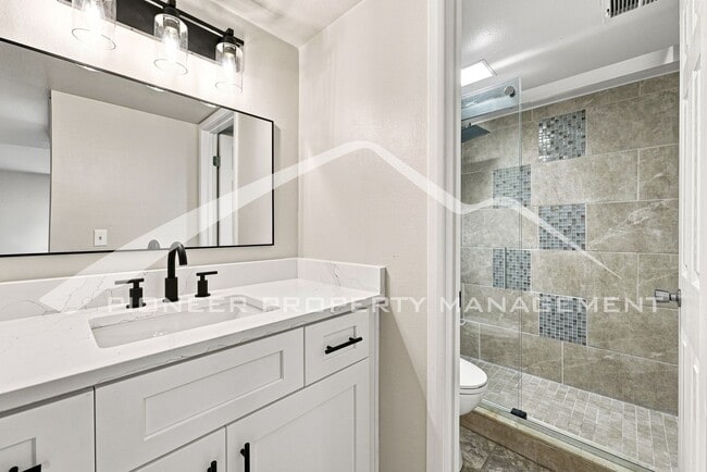 Building Photo - 3141 S Tamarac Dr