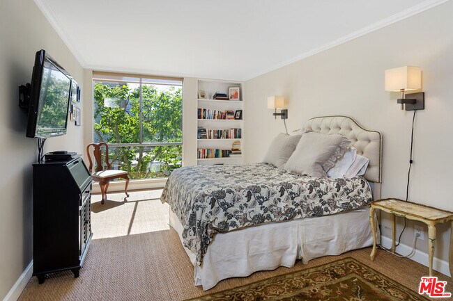 Building Photo - 1340 S Beverly Glen Blvd